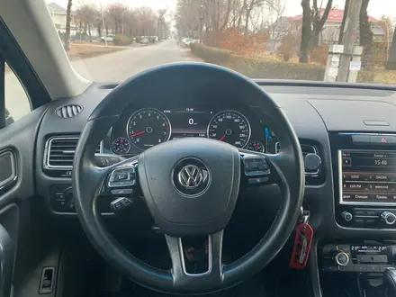Volkswagen Touareg 2010 года за 11 350 000 тг. в Алматы – фото 2