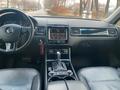 Volkswagen Touareg 2010 года за 11 350 000 тг. в Алматы – фото 4