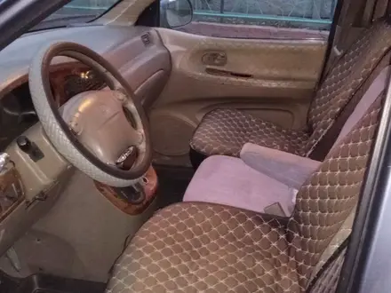 Kia Carnival 2000 года за 2 000 000 тг. в Тараз – фото 13