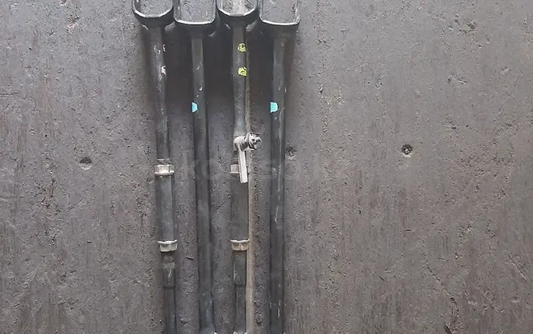 Задни поперечный рычаг на ES 300 за 20 000 тг. в Алматы