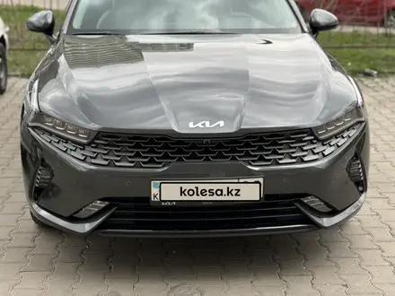 Kia K5 2023 года за 13 700 000 тг. в Алматы