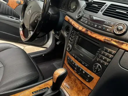 Mercedes-Benz E 320 2003 года за 6 800 000 тг. в Мерке – фото 25