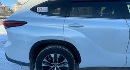 Toyota Highlander 2022 года за 32 000 000 тг. в Астана – фото 3