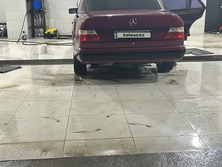 Mercedes-Benz E 260 1992 года за 1 800 000 тг. в Жезказган – фото 9