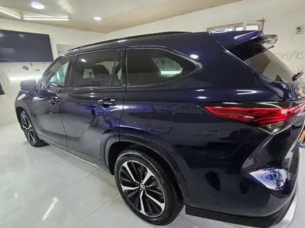 Toyota Highlander 2022 года за 17 500 000 тг. в Атырау – фото 2