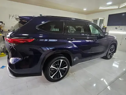 Toyota Highlander 2022 года за 17 500 000 тг. в Атырау