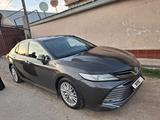 Toyota Camry 2018 года за 11 500 000 тг. в Шымкент – фото 2