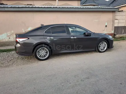 Toyota Camry 2018 года за 11 500 000 тг. в Шымкент – фото 6