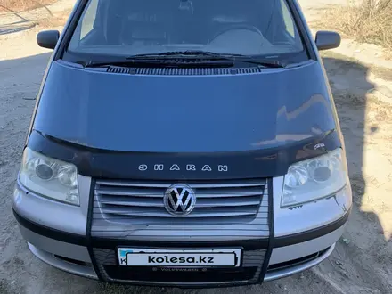 Volkswagen Sharan 2001 года за 2 700 000 тг. в Актобе