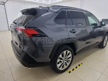 Toyota RAV4 2019 года за 11 500 000 тг. в Атырау – фото 4