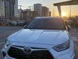 Toyota Highlander 2022 года за 28 000 000 тг. в Астана – фото 2