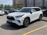Toyota Highlander 2022 года за 28 000 000 тг. в Астана