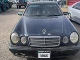 Mercedes-Benz E 200 1996 года за 1 200 000 тг. в Караганда – фото 2