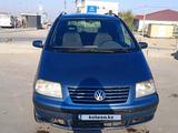 Volkswagen Sharan 2003 года за 1 600 000 тг. в Актау