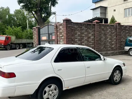 Toyota Camry 2000 года за 3 200 000 тг. в Алматы – фото 3