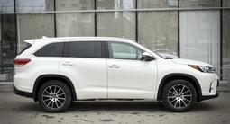 Toyota Highlander 2020 года за 25 000 000 тг. в Астана