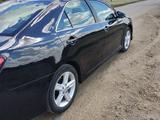 Toyota Camry 2014 годаfor6 300 000 тг. в Актобе – фото 2