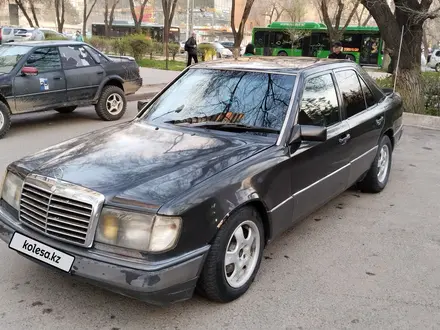 Mercedes-Benz E 230 1991 года за 1 600 000 тг. в Алматы