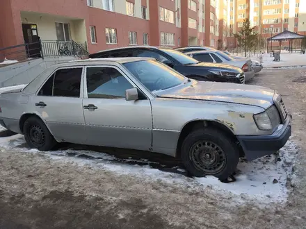 Mercedes-Benz E 230 1992 года за 350 000 тг. в Астана – фото 3