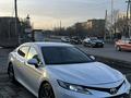 Toyota Camry 2021 года за 13 500 000 тг. в Караганда – фото 2