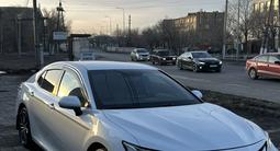 Toyota Camry 2021 года за 13 500 000 тг. в Караганда – фото 2