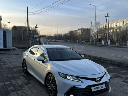 Toyota Camry 2021 года за 13 500 000 тг. в Караганда