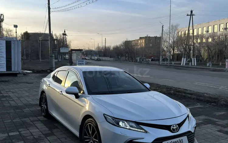 Toyota Camry 2021 года за 13 500 000 тг. в Караганда