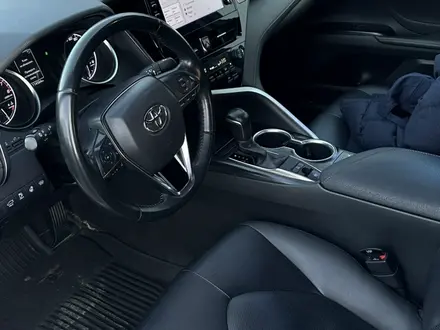 Toyota Camry 2021 года за 13 500 000 тг. в Караганда – фото 7