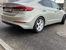 Hyundai Elantra, 2016