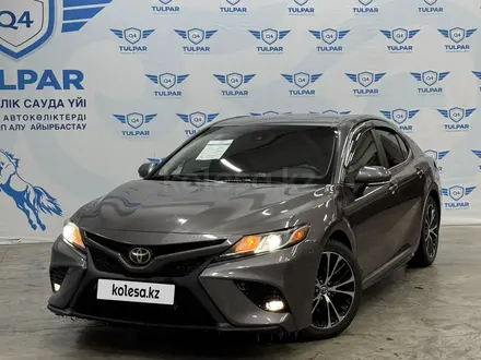 Toyota Camry 2018 года за 13 100 000 тг. в Талдыкорган