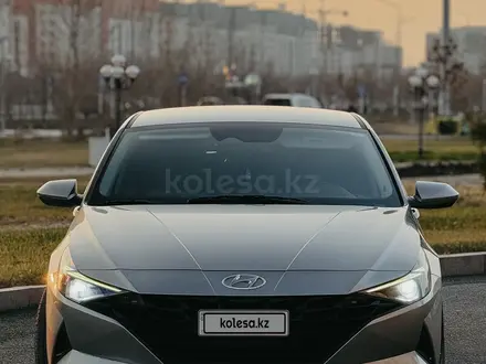 Hyundai Elantra 2021 года за 6 900 000 тг. в Атырау – фото 2