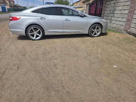Hyundai Grandeur 2015 года за 3 300 000 тг. в Караганда – фото 3