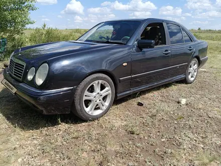 Mercedes-Benz E 320 1998 года за 2 300 000 тг. в Астана – фото 2