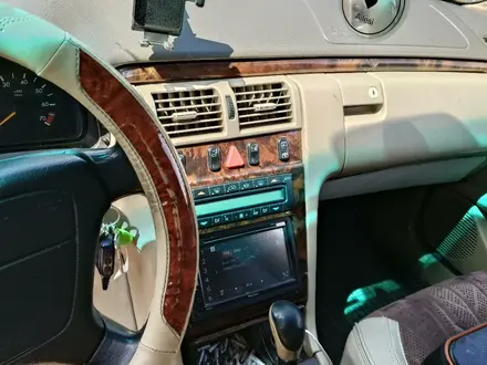 Mercedes-Benz E 320 1998 года за 2 300 000 тг. в Астана – фото 3