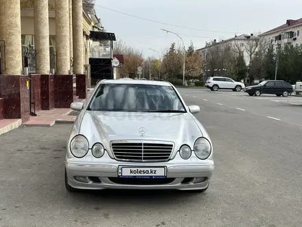 Mercedes-Benz E 320 2001 года за 6 900 000 тг. в Шымкент – фото 2