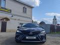 Toyota Camry 2020 года за 9 100 000 тг. в Актобе – фото 2