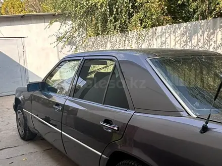Mercedes-Benz E 230 1991 года за 2 300 000 тг. в Шымкент – фото 3