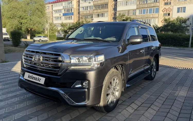 Toyota Land Cruiser 2016 годаүшін30 500 000 тг. в Уральск