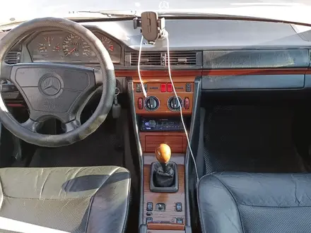 Mercedes-Benz E 280 1995 года за 2 500 000 тг. в Тараз – фото 4