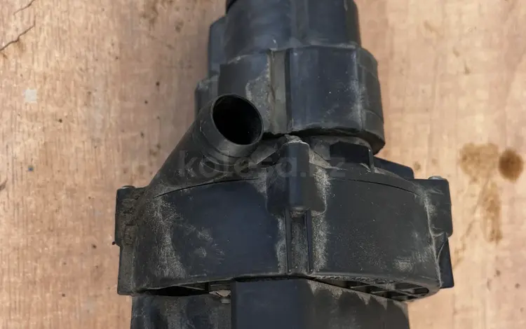 Насос продувки катализатора Mercedes m112 за 7 000 тг. в Алматы