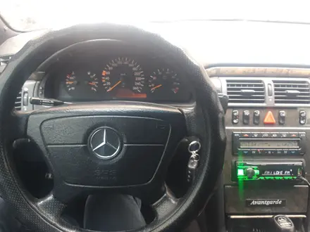 Mercedes-Benz E 320 1996 года за 2 500 000 тг. в Астана