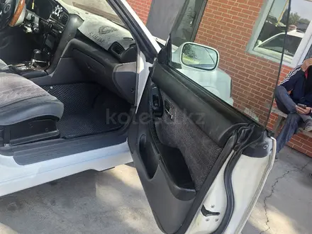 Subaru Legacy 2001 года за 2 950 000 тг. в Алматы – фото 6