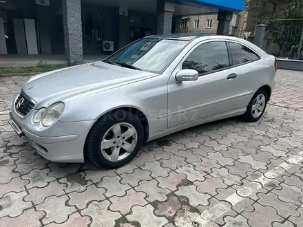 Mercedes-Benz C 180 2003 года за 3 320 000 тг. в Алматы – фото 3