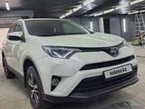 Toyota RAV4 2017 года за 10 200 000 тг. в Алматы