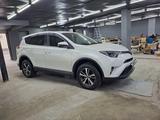 Toyota RAV4 2017 года за 10 200 000 тг. в Алматы – фото 2