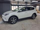 Toyota RAV4 2017 года за 10 200 000 тг. в Алматы – фото 3