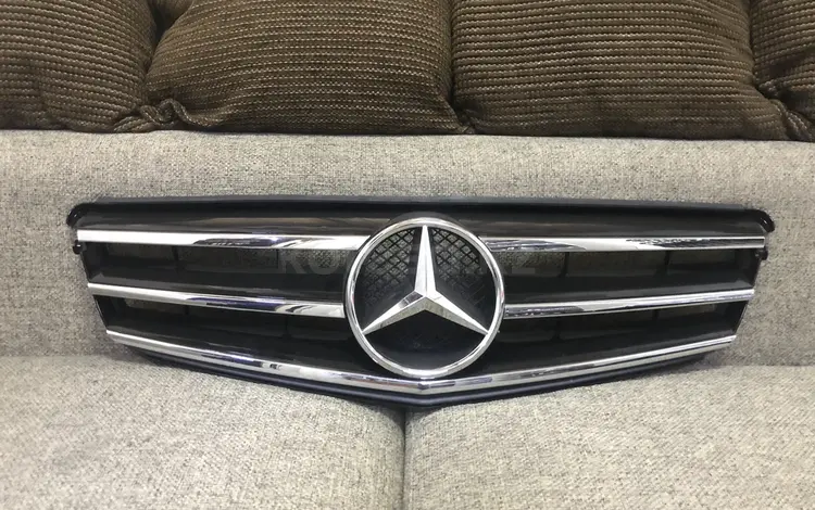 Решётка радиатора на Mercedes C-class W204 рестайлинг чёрная за 45 000 тг. в Алматы