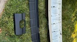 Бампер задний на Toyota Land Cruiser 300 за 180 000 тг. в Алматы – фото 2