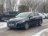 Hyundai Elantra 2018 годаfor7 500 000 тг. в Астана – фото 2