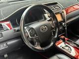 Toyota Camry 2013 года за 9 000 000 тг. в Атырау – фото 3